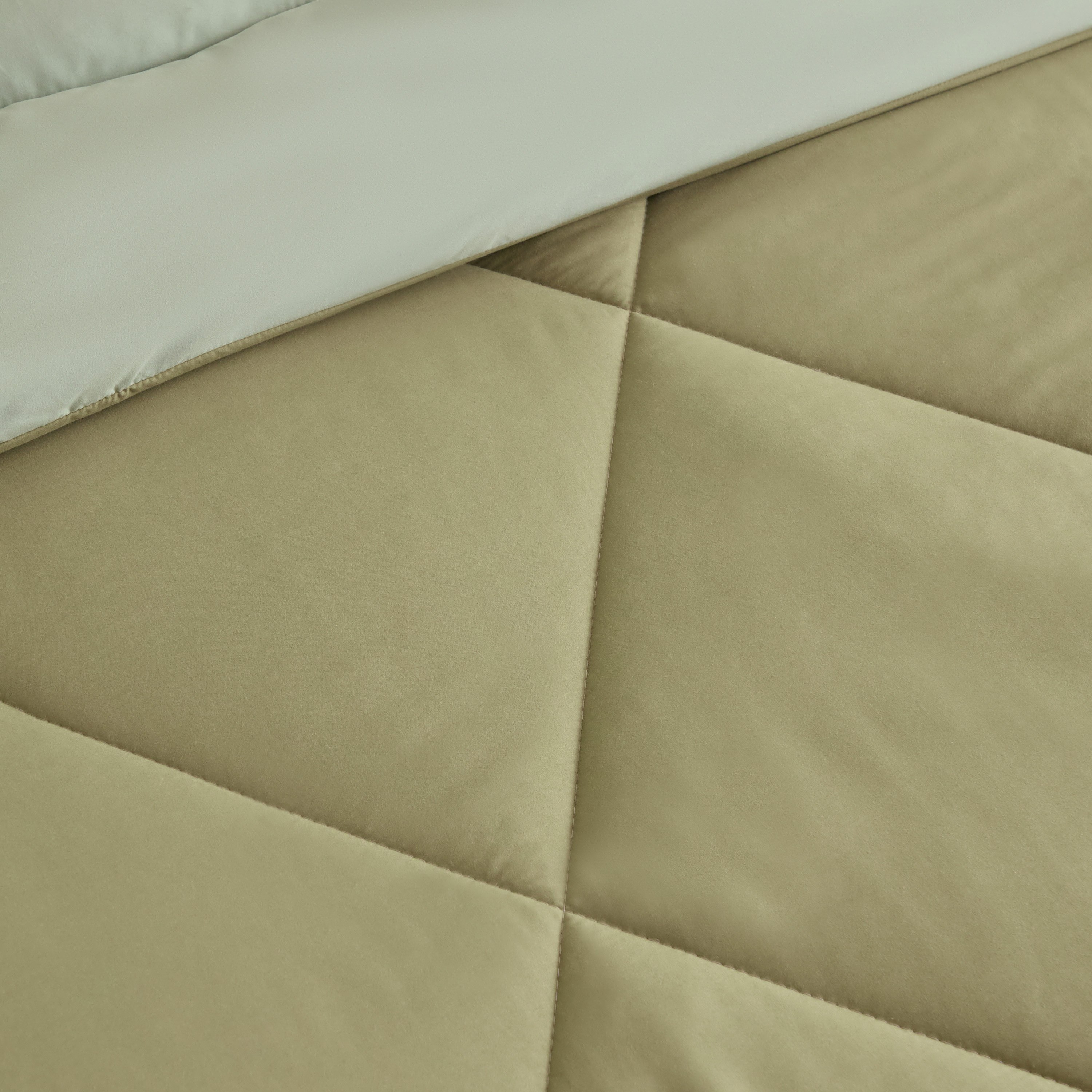 Derby Reversible Microfibre 3-Piece Super King Comforter Set - 240x240 cm-hbxhomeware-hbxbedroom-image-5