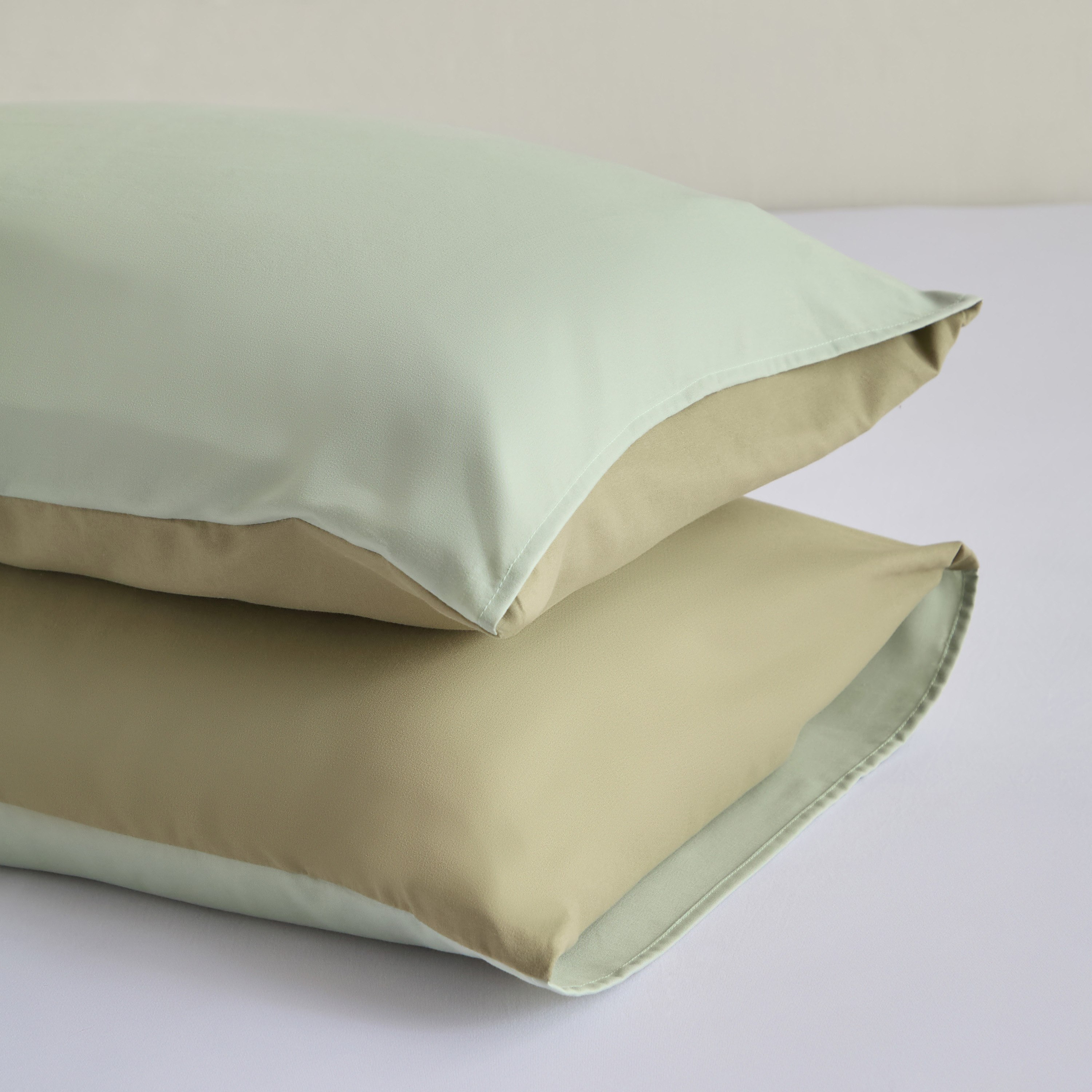 Derby Reversible Microfibre 3-Piece Super King Comforter Set - 240x240 cm-hbxhomeware-hbxbedroom-image-7