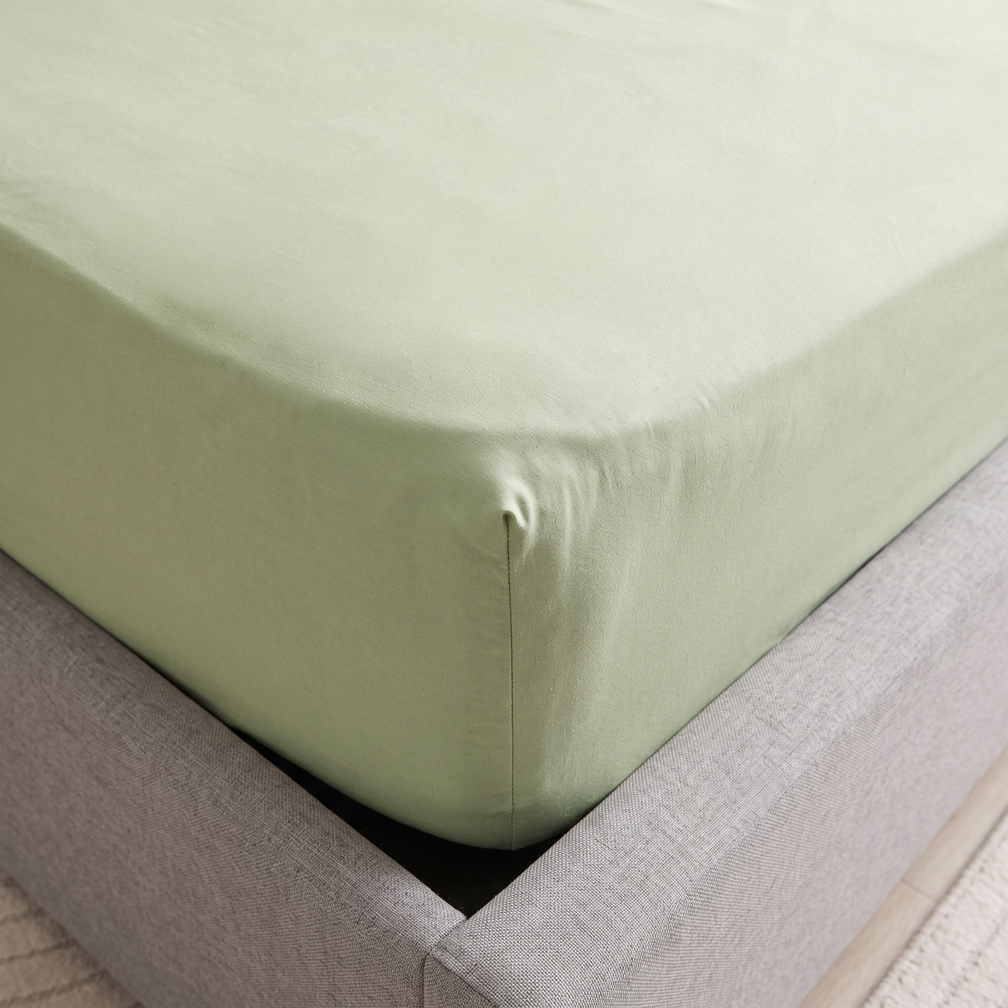 Derby Solid Microfiber Double Fitted Sheet - 140x200+25 cm-hbxhomeware-hbxkidsandyouth-image-1