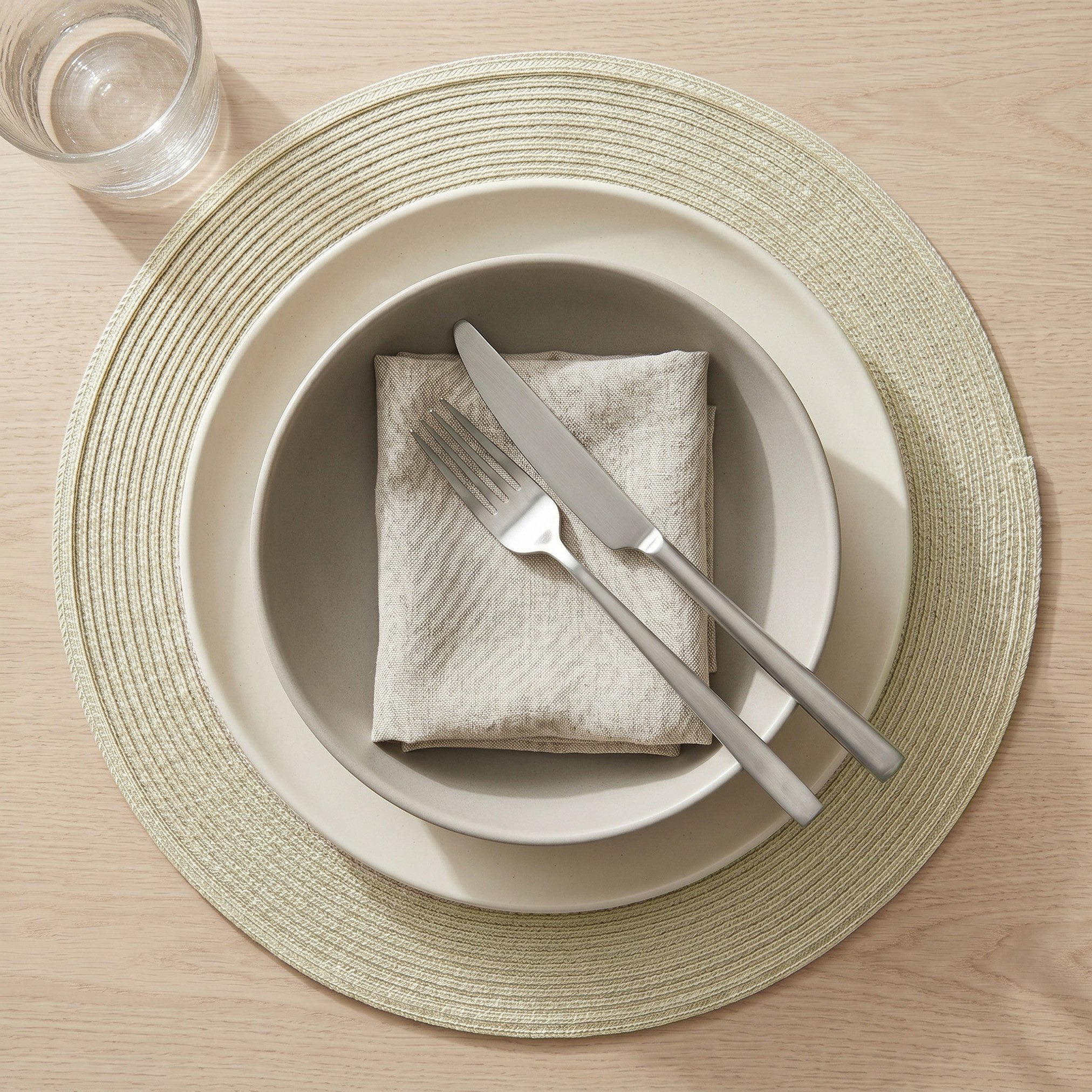 Matik Round Placemat - 38x38 cm-hbxdecorandfurnishings-homefurnishings-tablelinens-image-3