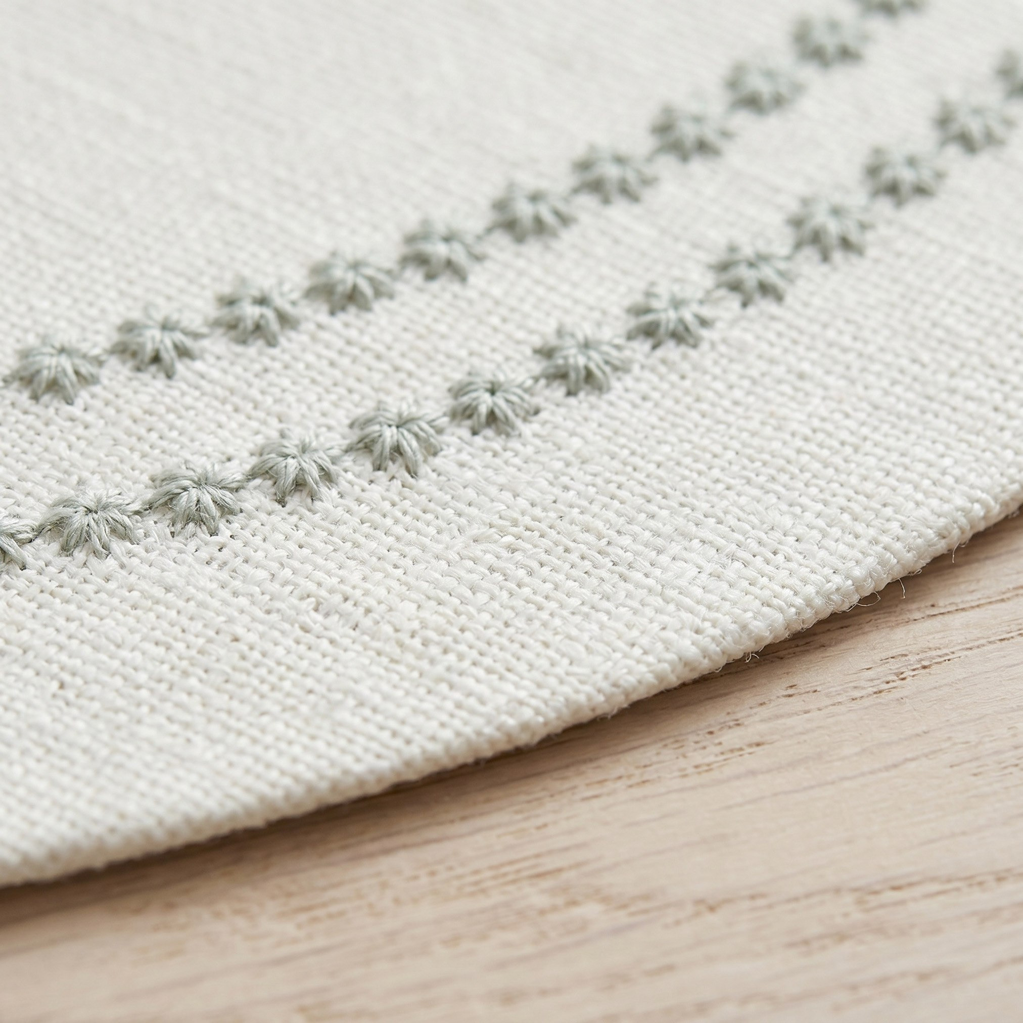 Tabletales Stud Round Placemat - 37.5 cm-hbxdecorandfurnishings-homefurnishings-tablelinens-image-2