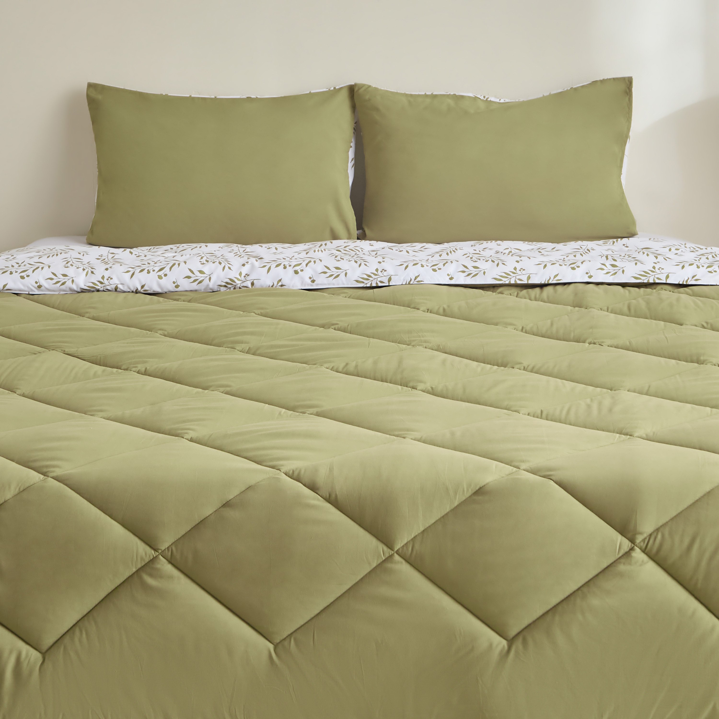 Madrid Leaf Microfibre 3-Piece King Reversible Comforter Set - 220x240 cm-hbxhomeware-bedding-bedinabag-image-3