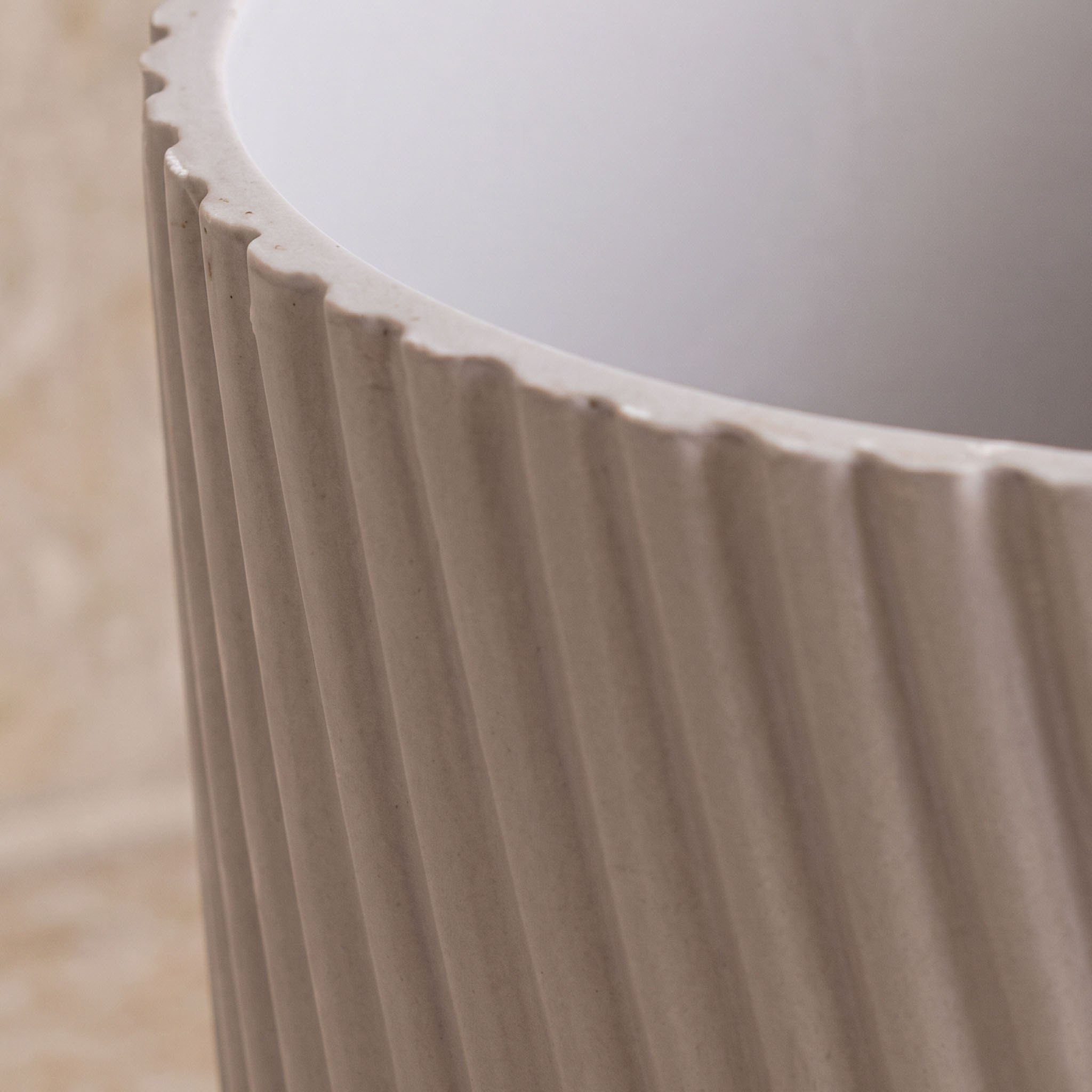 Aria Resin Waste Bin-hbxhomeware-bathandlaundry-bathwastebins-image-2