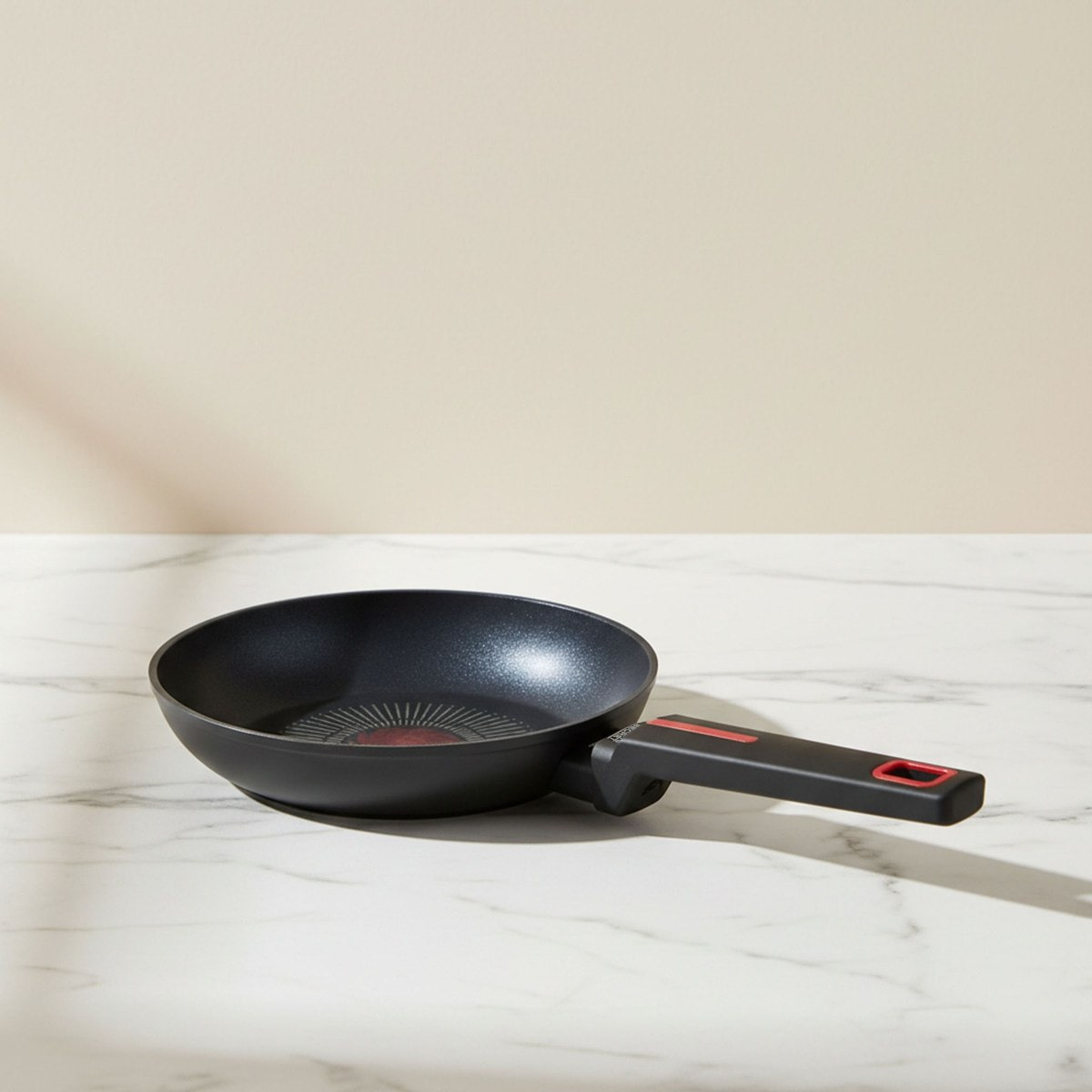 مقلاة مطروقة ريد دوت من بيكرز سيكريت - 20 سم-hbxkitchen-cookware-image-1