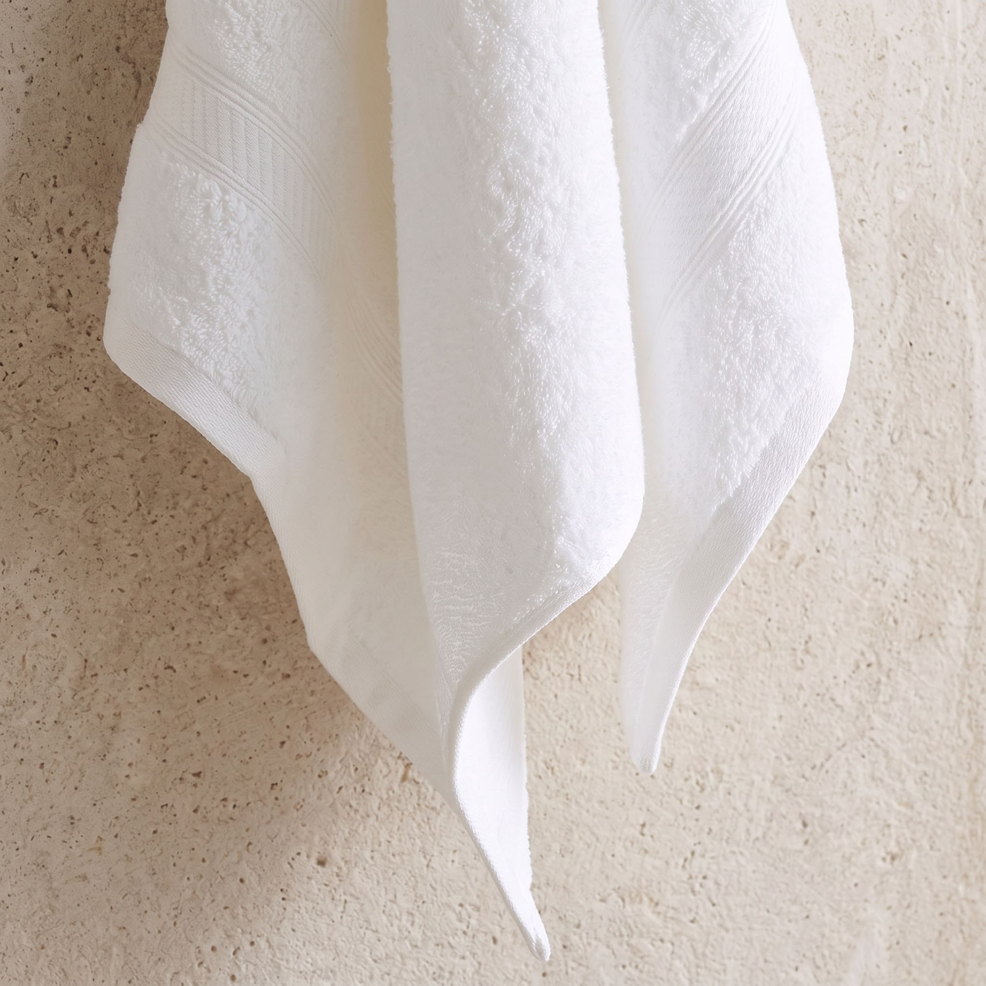 Essential Plus Combed Hand Towel - 50x90 cm-hbxbathroom-bathroomtextiles-image-3