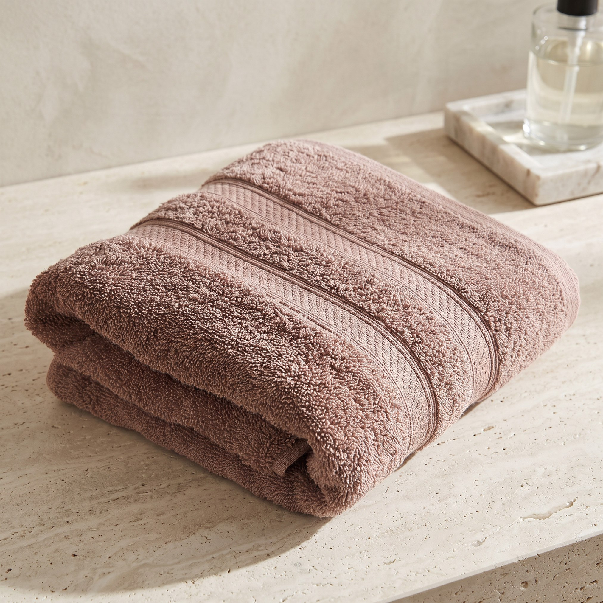 منشفة حمام ممشطة من إسينشال بلس - 70x140 سم-hbxbathroom-bathroomtextiles-image-1