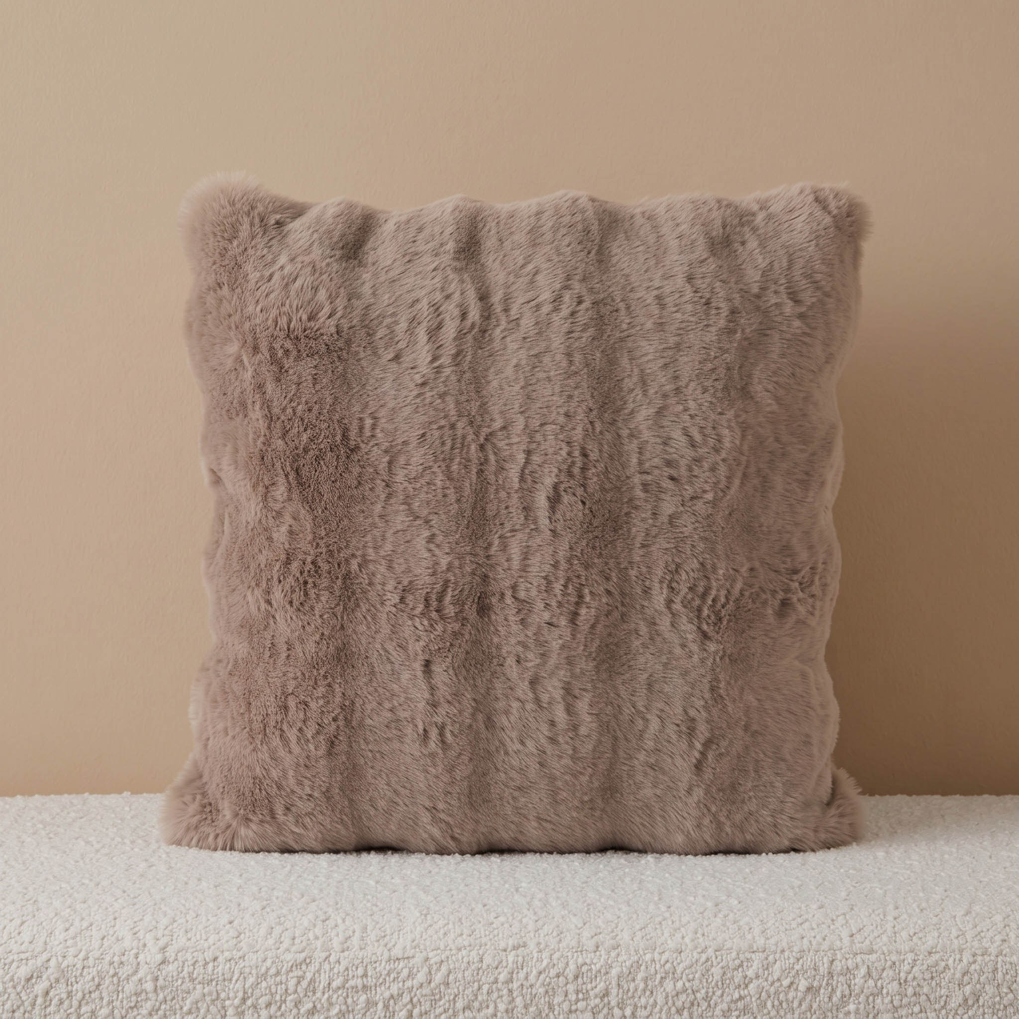 وسادة محشوة فرو صناعي وجهين فقاعات ناعمة من نيس - 50x50 سم-hbxlivingroom-furnishings-cushionsandcovers-filledcushions-image-1