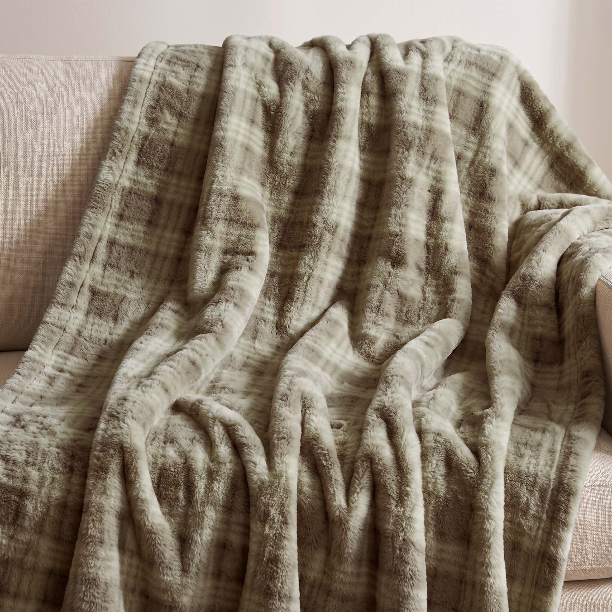 Lla Ura Check Printed Faux Rabbit Fur Throw - 130x170 cm-hbxdecorandfurnishings-bedding-throws-image-2