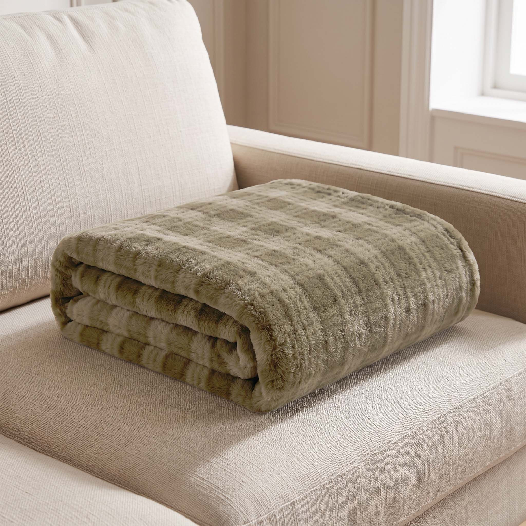 Lla Ura Check Printed Faux Rabbit Fur Throw - 130x170 cm-hbxdecorandfurnishings-bedding-throws-image-3