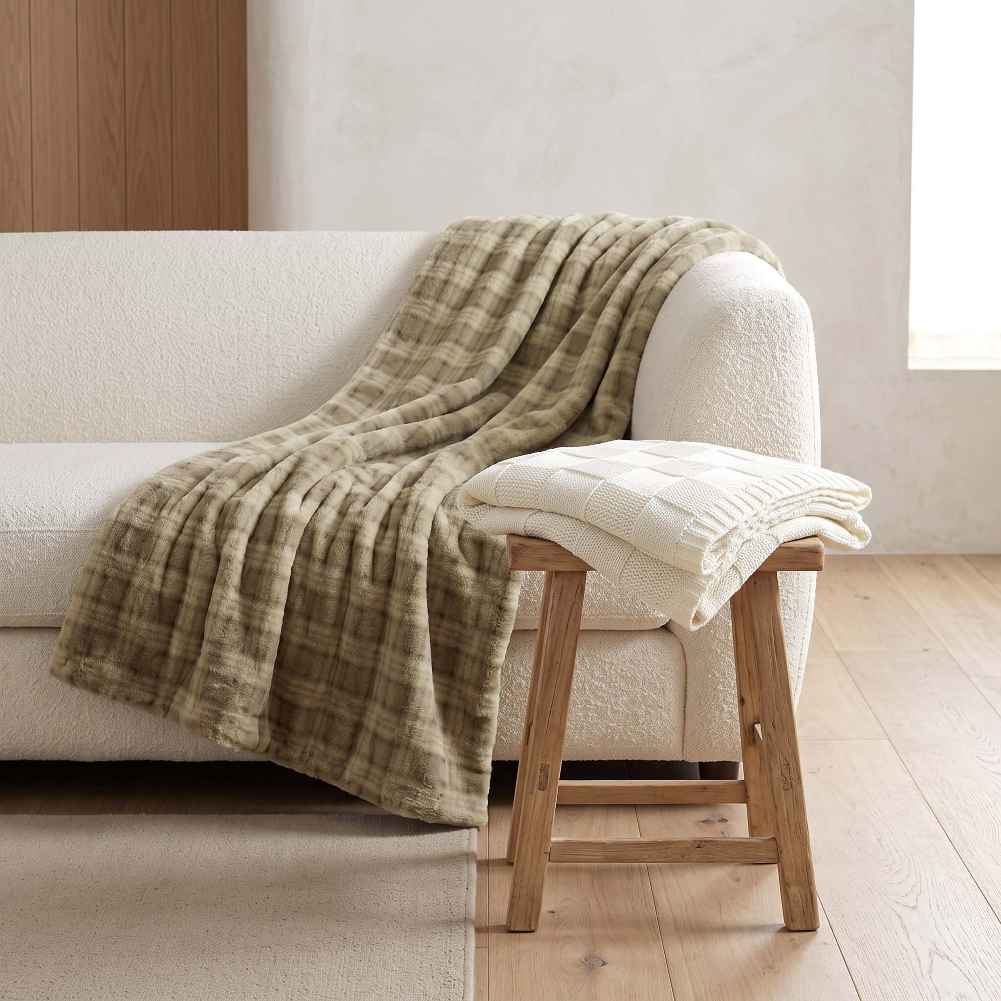 Lla Ura Check Printed Faux Rabbit Fur Throw - 130x170 cm-hbxdecorandfurnishings-bedding-throws-image-4