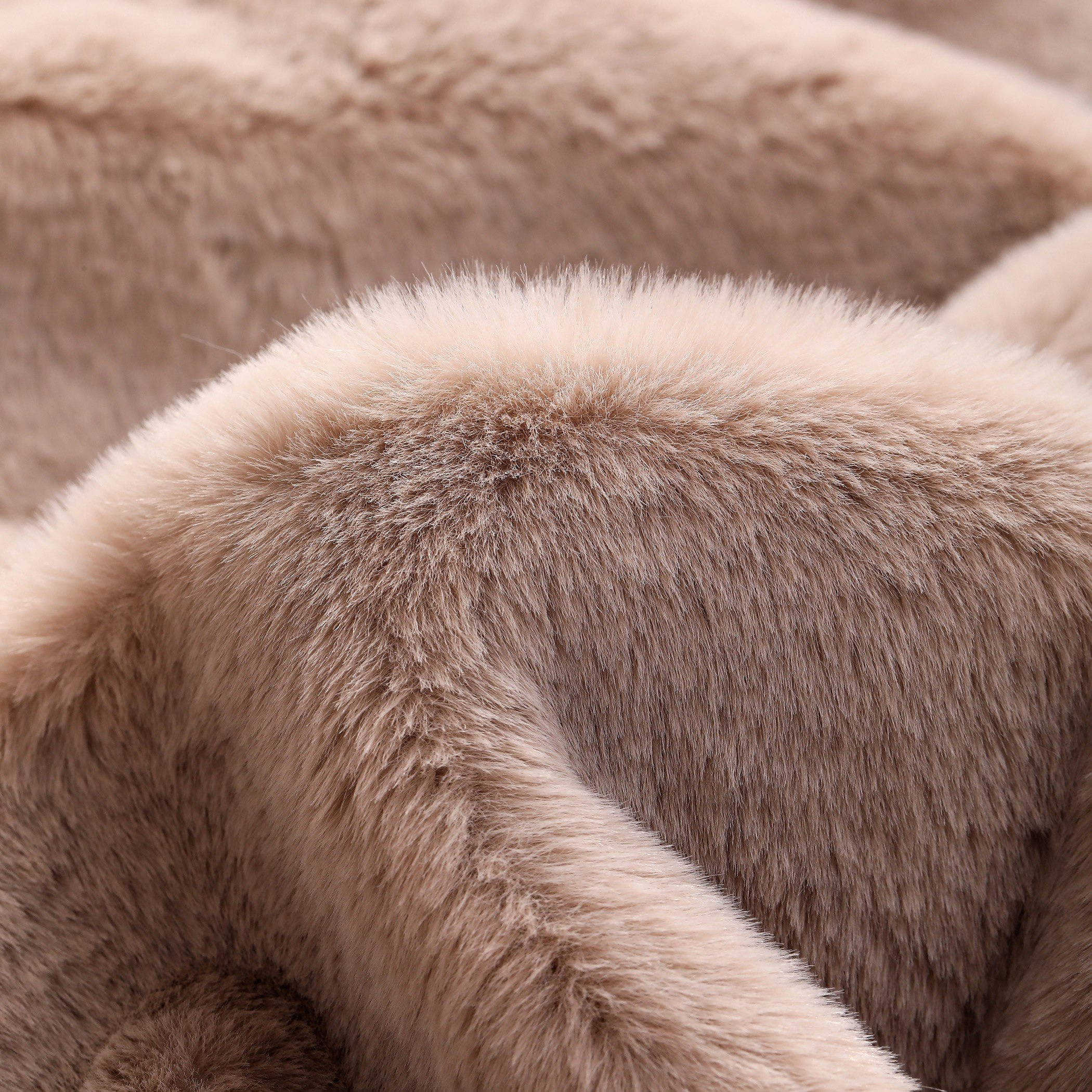 Lla Ura Rabbit Fur Double Layer King Blanket -220x240 cm-hbxhomeware-bedding-blankets-image-2