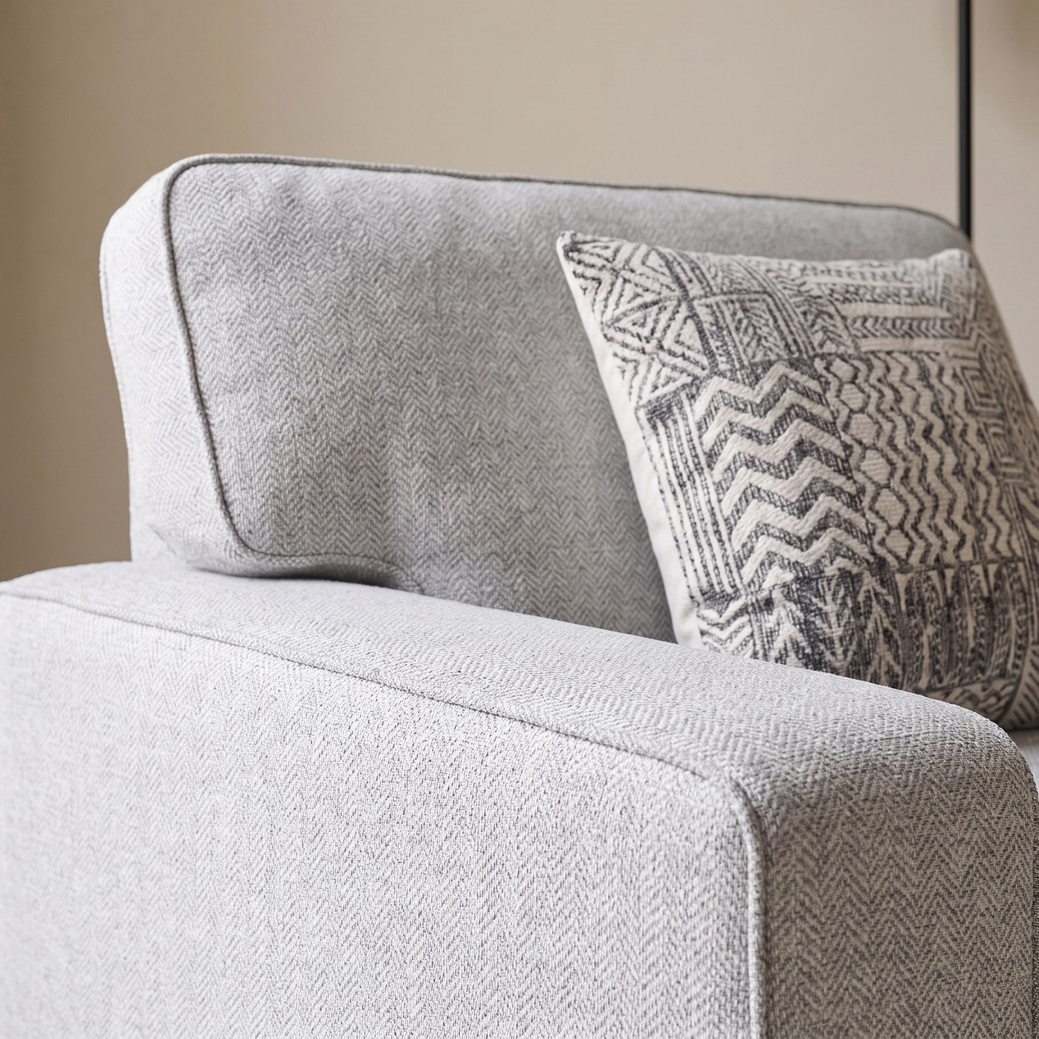 كرسي قماش بمساند ذراعين مع وسادة من كانس-hbxfurniture-sofasandarmchairs-armchairs-image-5