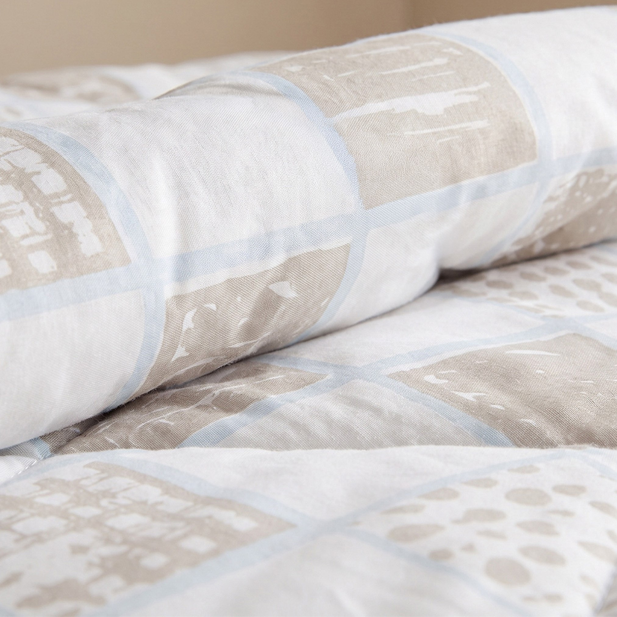 Matrix Floral Microfibre King Comforter - 220x240 cm-hbxbedroom-bedding-comfortersets-image-3