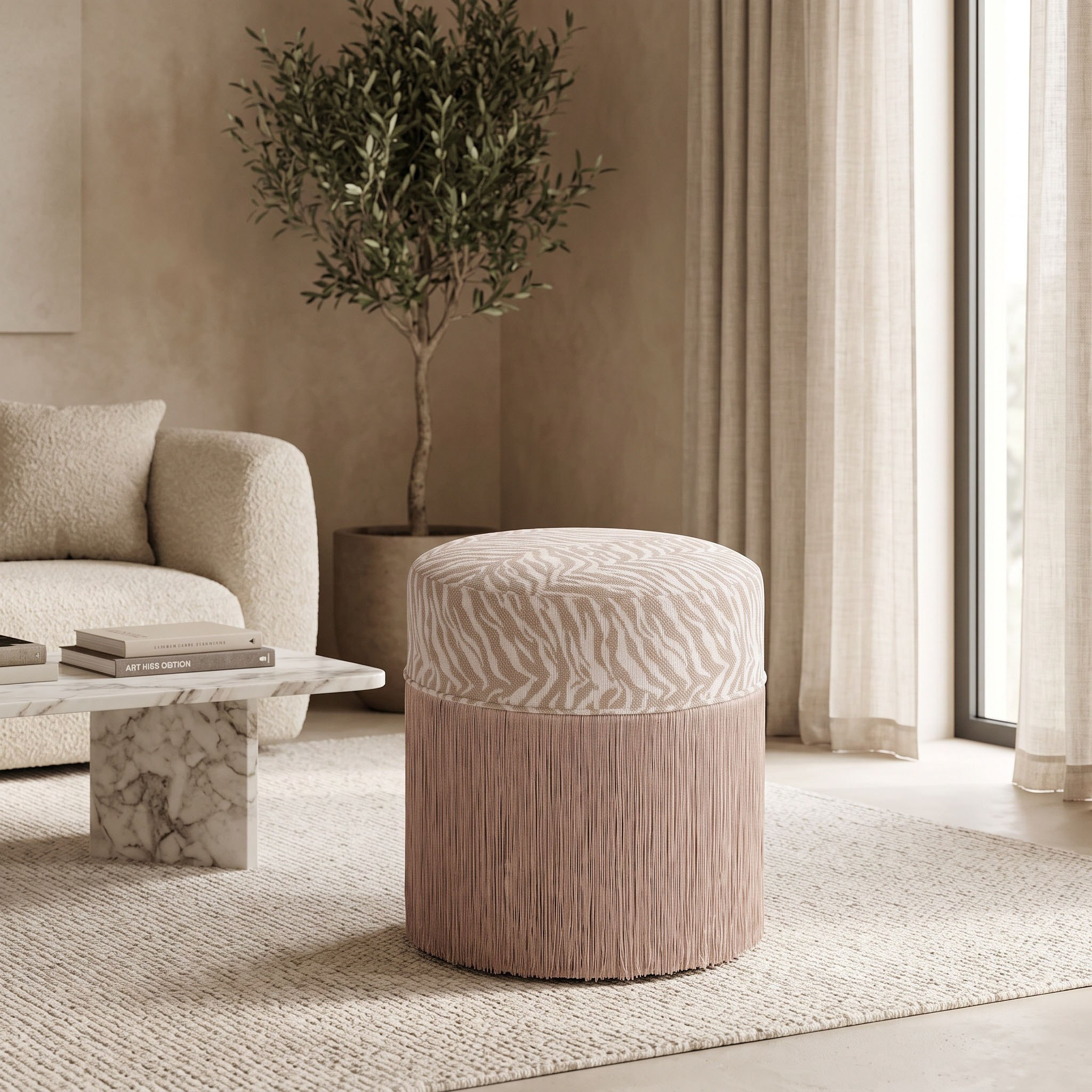 مقعد عثماني قماشي بشُرّابات ريجا من ديار-hbxlivingroom-sofasandarmchairs-ottomansandfootstools-image-1