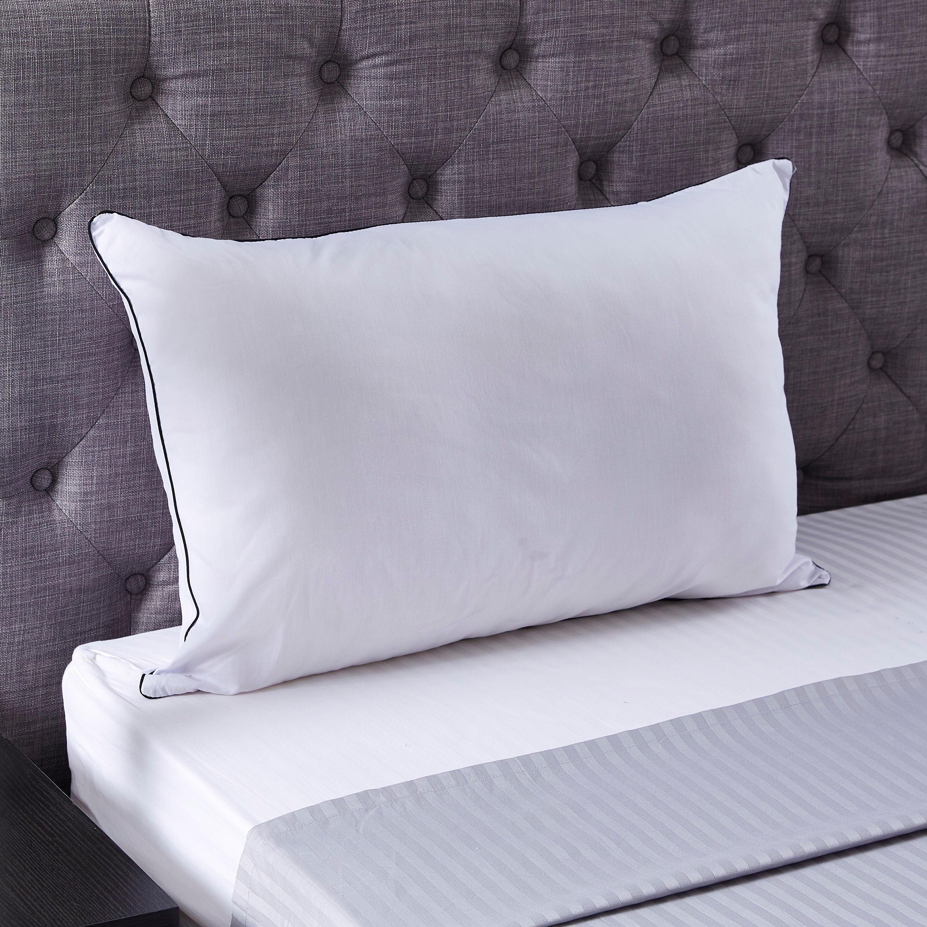 طقم وسائد قطعتين من هيلتون - 75 × 50 سم-hbxdecorandfurnishings-bedding-duvetsandpillows-image-4