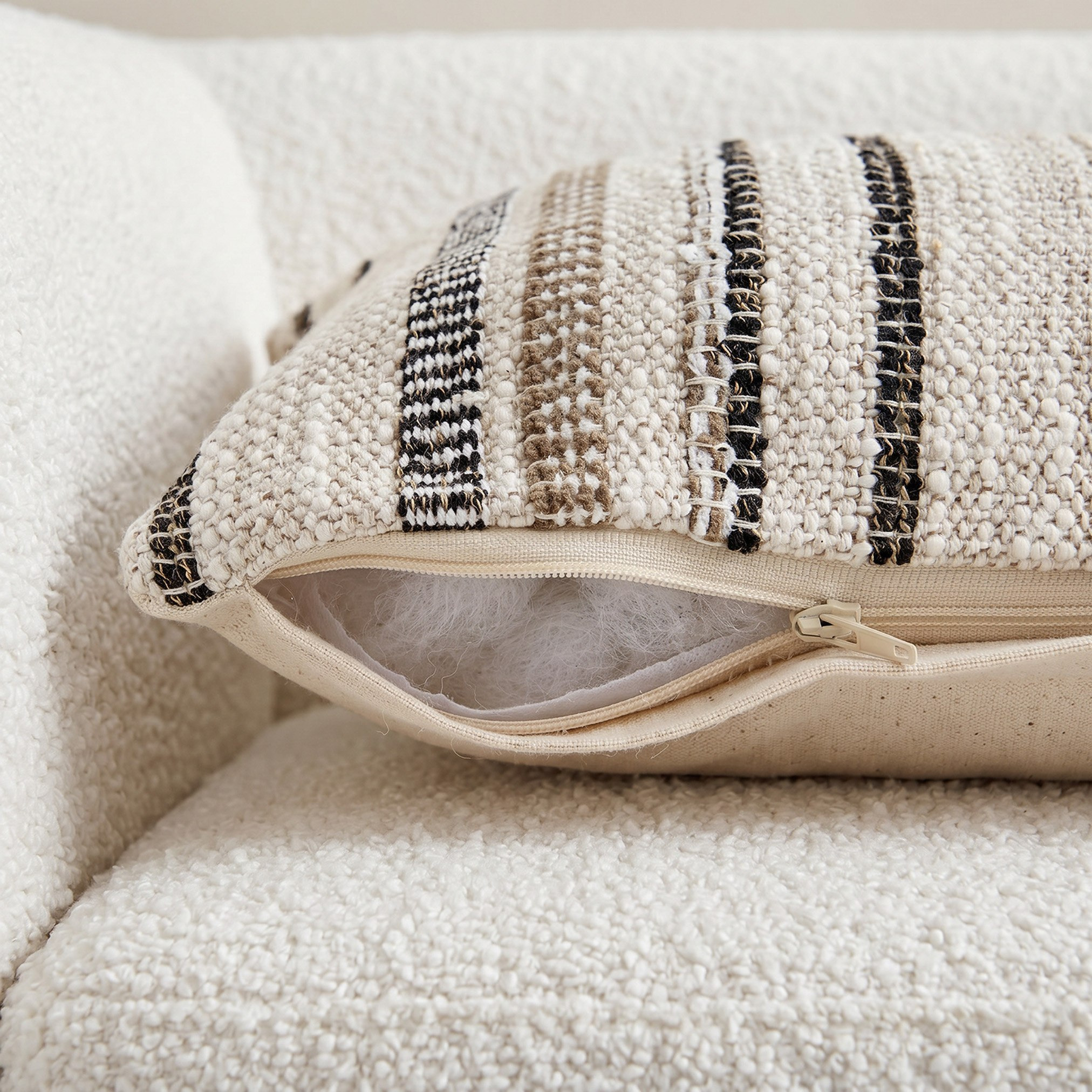 وسادة محشوة من مونوكروم - طقم من قطعتين-hbxlivingroom-furnishings-cushionsandcovers-filledcushions-image-4