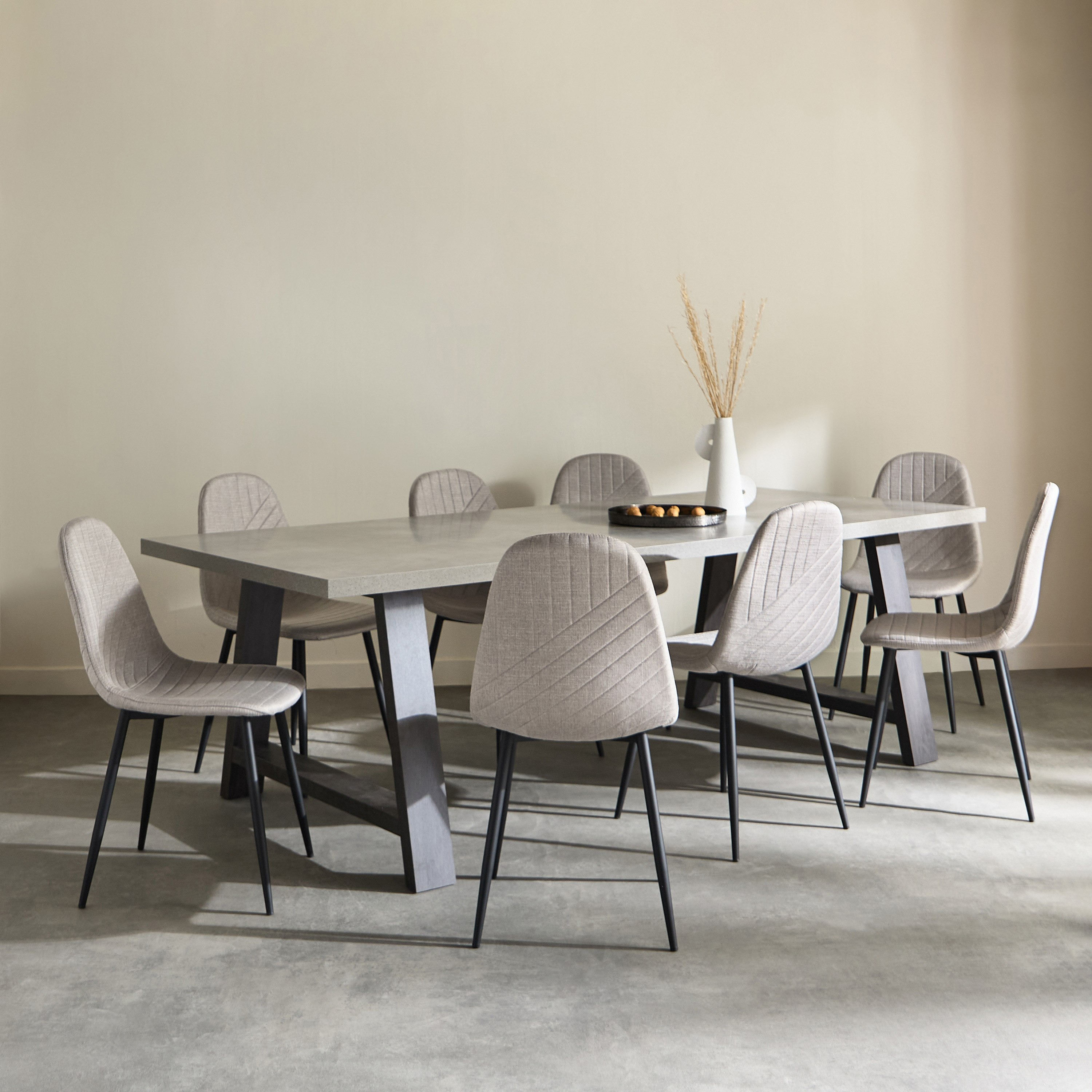 طاولة سفرة لـ 8 مقاعد من كامبريدج و 8 كراسي سفرة من فنلندا-hbxfurniture-diningtablesandsets-diningsets-eightseater-image-1